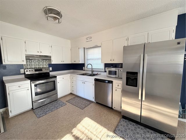 4946 Pinewood Drive, Hope Mills, NC 28348