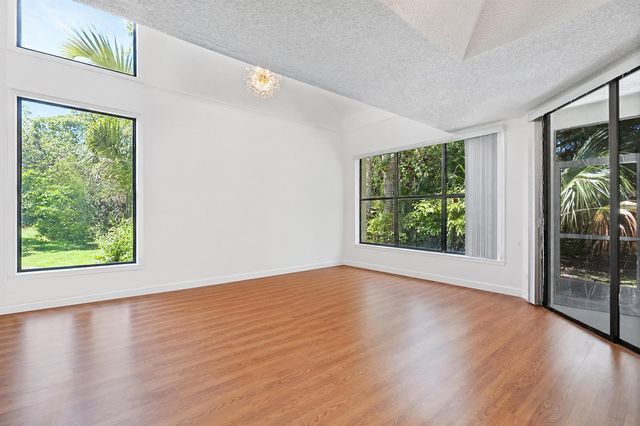 5280 SE Seascape Way 101, Stuart, FL 34997