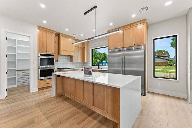 617 SW 2nd Street, Bentonville, AR 72712