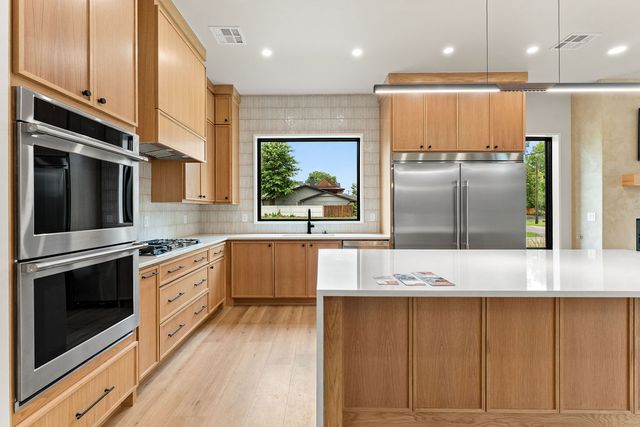 617 SW 2nd Street, Bentonville, AR 72712