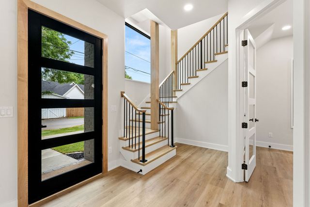 617 SW 2nd Street, Bentonville, AR 72712
