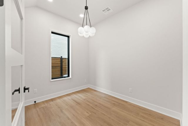 617 SW 2nd Street, Bentonville, AR 72712