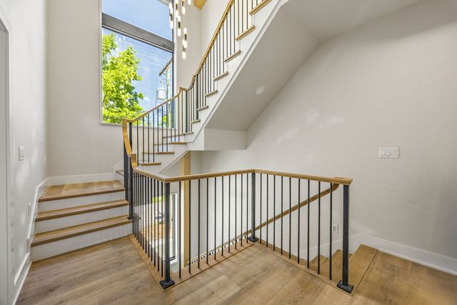 617 SW 2nd Street, Bentonville, AR 72712
