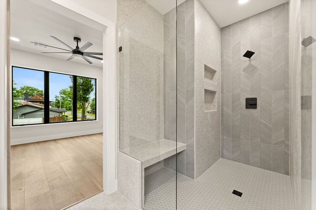 617 SW 2nd Street, Bentonville, AR 72712