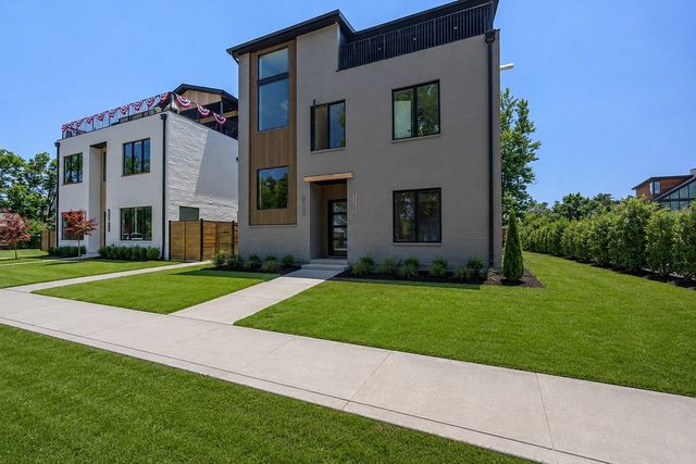 617 SW 2nd Street, Bentonville, AR 72712