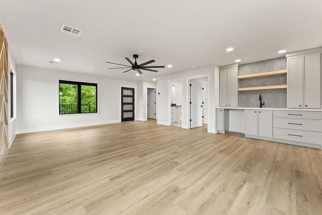 617 SW 2nd Street, Bentonville, AR 72712