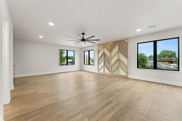 617 SW 2nd Street, Bentonville, AR 72712
