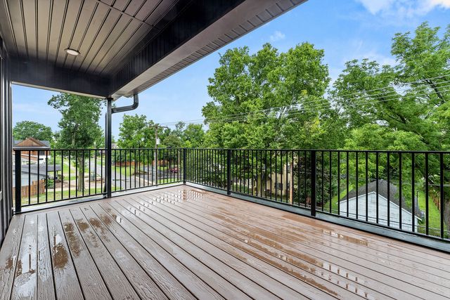617 SW 2nd Street, Bentonville, AR 72712