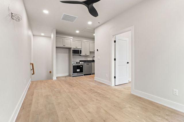 617 SW 2nd Street, Bentonville, AR 72712