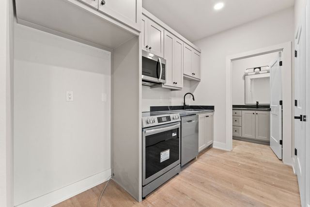 617 SW 2nd Street, Bentonville, AR 72712