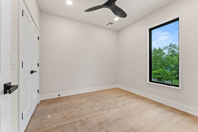 617 SW 2nd Street, Bentonville, AR 72712