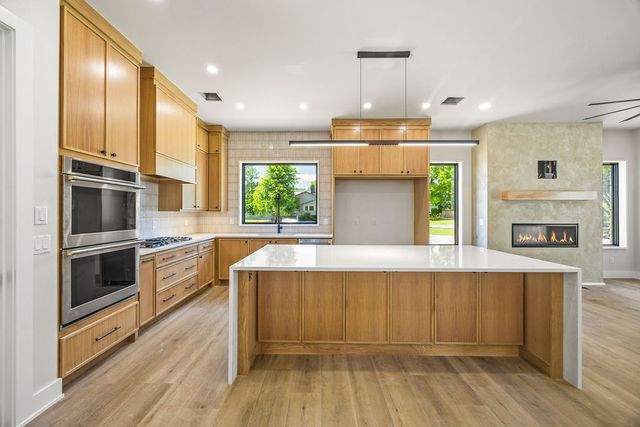 617 SW 2nd Street, Bentonville, AR 72712