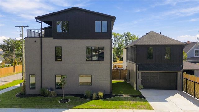 617 SW 2nd Street, Bentonville, AR 72712