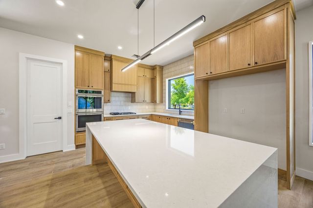 617 SW 2nd Street, Bentonville, AR 72712