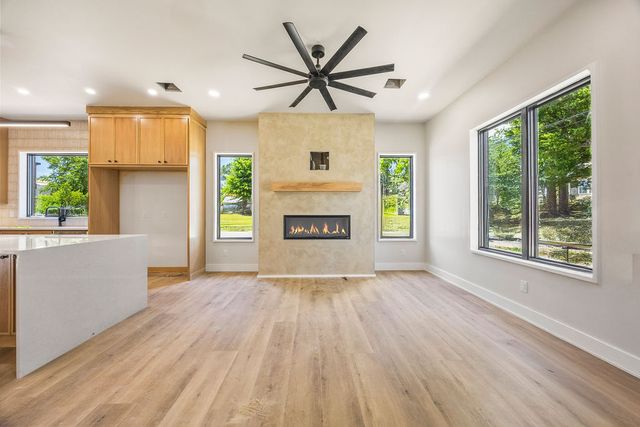 617 SW 2nd Street, Bentonville, AR 72712