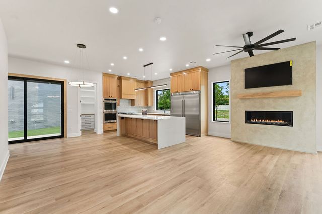 617 SW 2nd Street, Bentonville, AR 72712