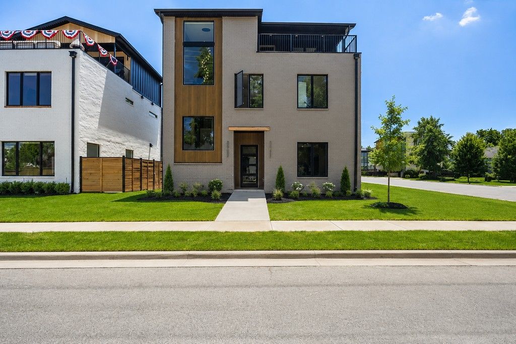 617 SW 2nd Street, Bentonville, AR 72712