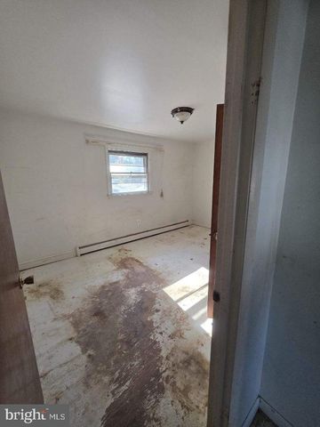 4233 HOFFMAN DR, Woodbridge, VA 22193