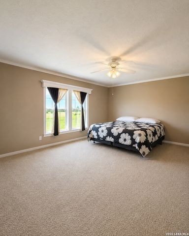 156 County Road 7752, Devine, TX 78016