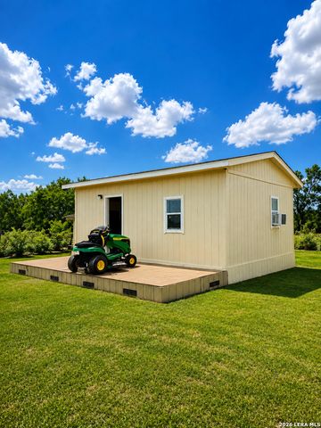 156 County Road 7752, Devine, TX 78016