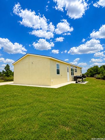 156 County Road 7752, Devine, TX 78016
