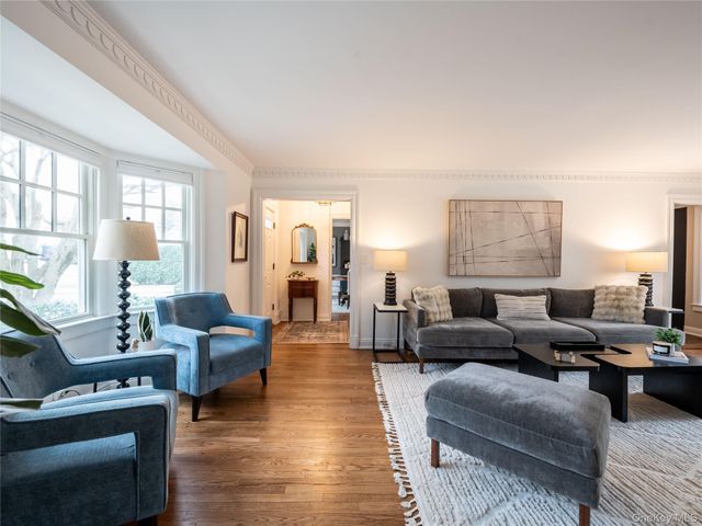 126 Northwoods Road, Manhasset, NY 11030