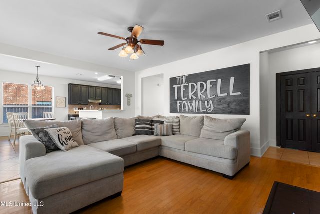 3205 Joy Lane, Ocean Springs, MS 39564