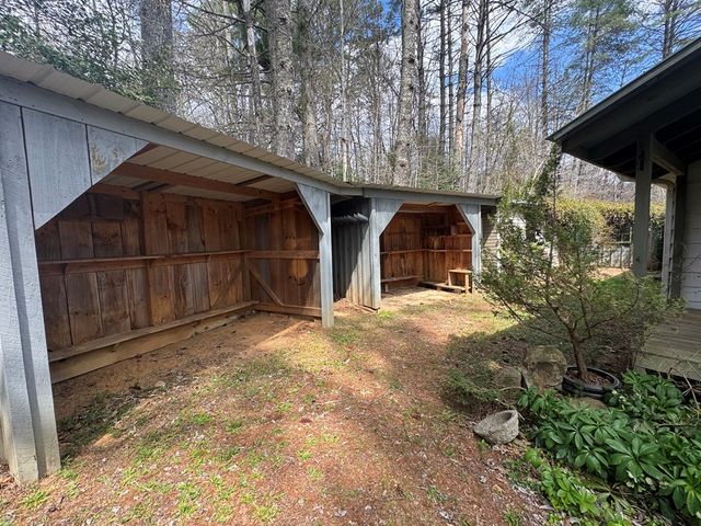 671 Greasy Creek Road, Brasstown, NC 28902