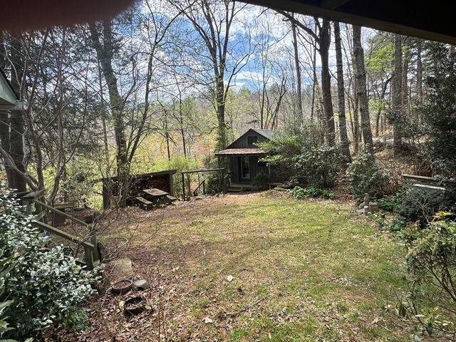 671 Greasy Creek Road, Brasstown, NC 28902