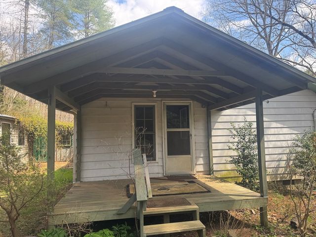 671 Greasy Creek Road, Brasstown, NC 28902