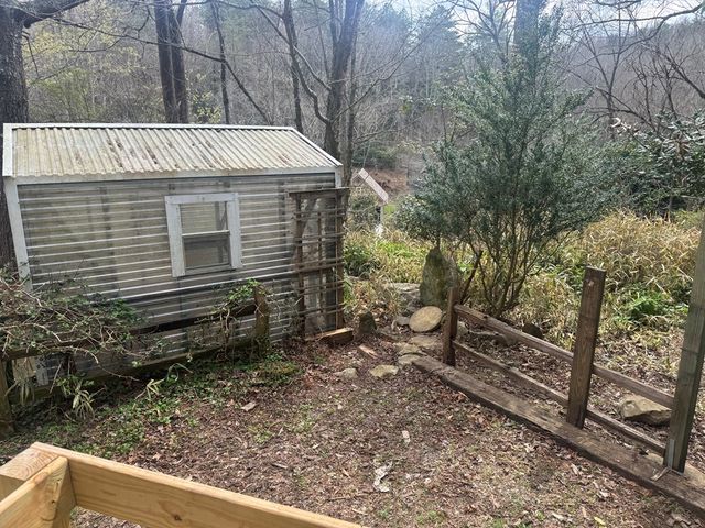 671 Greasy Creek Road, Brasstown, NC 28902