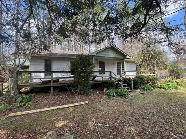 671 Greasy Creek Road, Brasstown, NC 28902