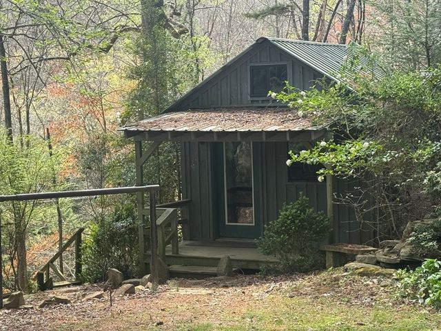 671 Greasy Creek Road, Brasstown, NC 28902