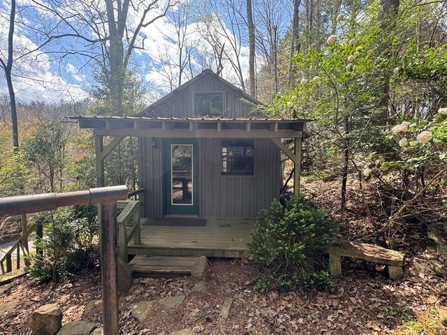 671 Greasy Creek Road, Brasstown, NC 28902
