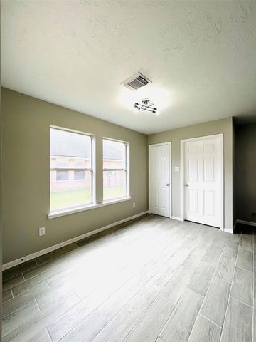 8426 Woodland Knoll Lane, Cypress, TX 77433