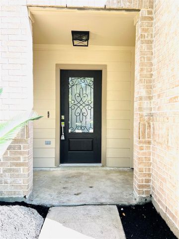 8426 Woodland Knoll Lane, Cypress, TX 77433