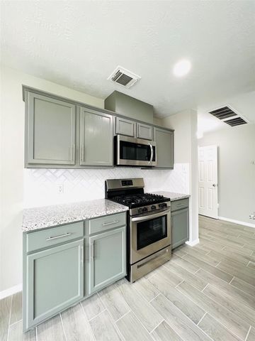 8426 Woodland Knoll Lane, Cypress, TX 77433