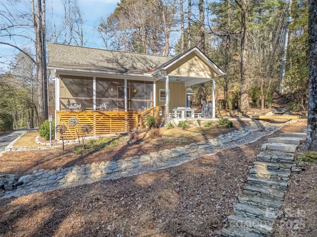 40 Toxaway Landing Drive, Lake Toxaway, NC 28747