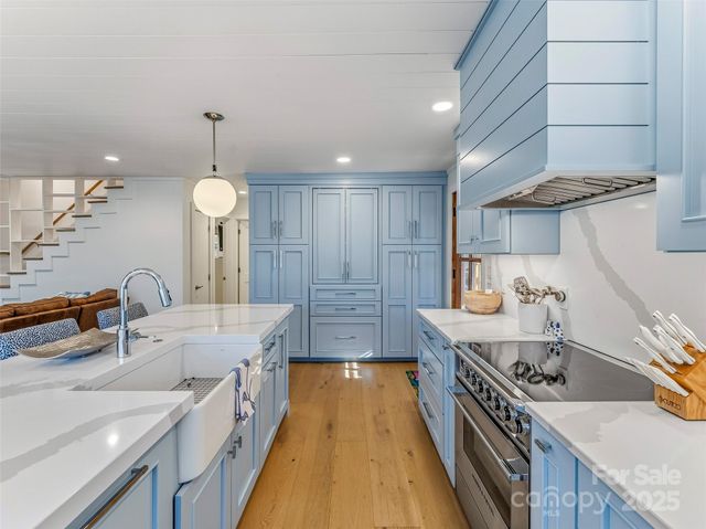 40 Toxaway Landing Drive, Lake Toxaway, NC 28747