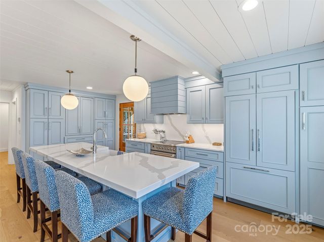 40 Toxaway Landing Drive, Lake Toxaway, NC 28747