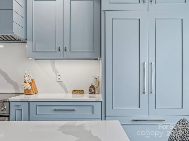 40 Toxaway Landing Drive, Lake Toxaway, NC 28747