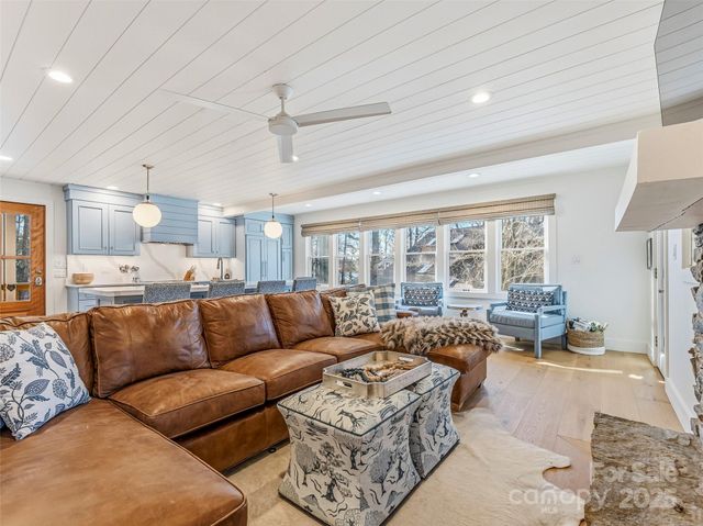 40 Toxaway Landing Drive, Lake Toxaway, NC 28747