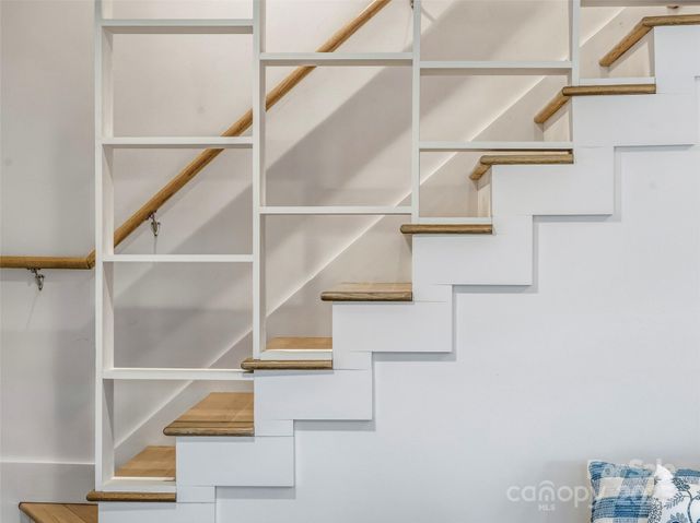 40 Toxaway Landing Drive, Lake Toxaway, NC 28747