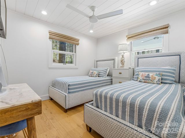 40 Toxaway Landing Drive, Lake Toxaway, NC 28747