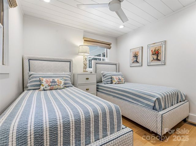 40 Toxaway Landing Drive, Lake Toxaway, NC 28747