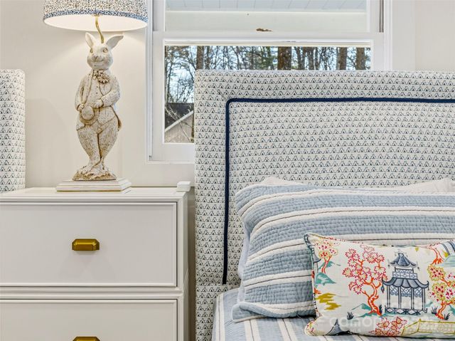 40 Toxaway Landing Drive, Lake Toxaway, NC 28747