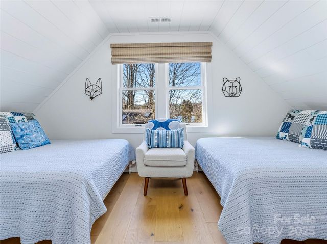 40 Toxaway Landing Drive, Lake Toxaway, NC 28747