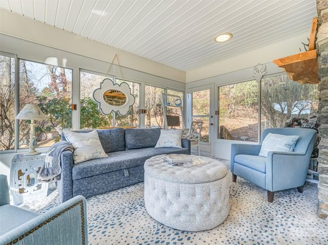 40 Toxaway Landing Drive, Lake Toxaway, NC 28747