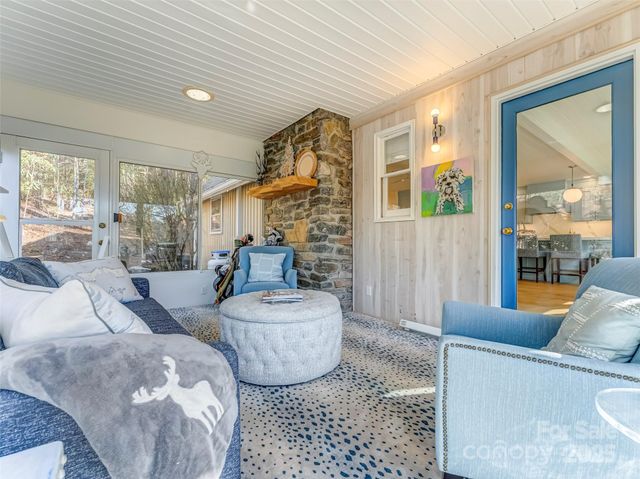 40 Toxaway Landing Drive, Lake Toxaway, NC 28747