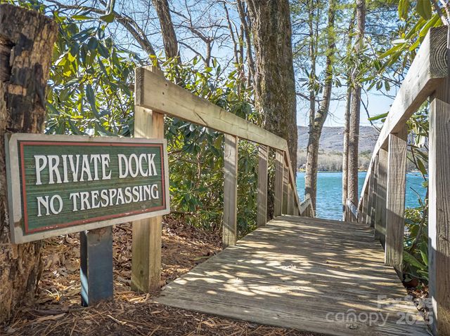 40 Toxaway Landing Drive, Lake Toxaway, NC 28747